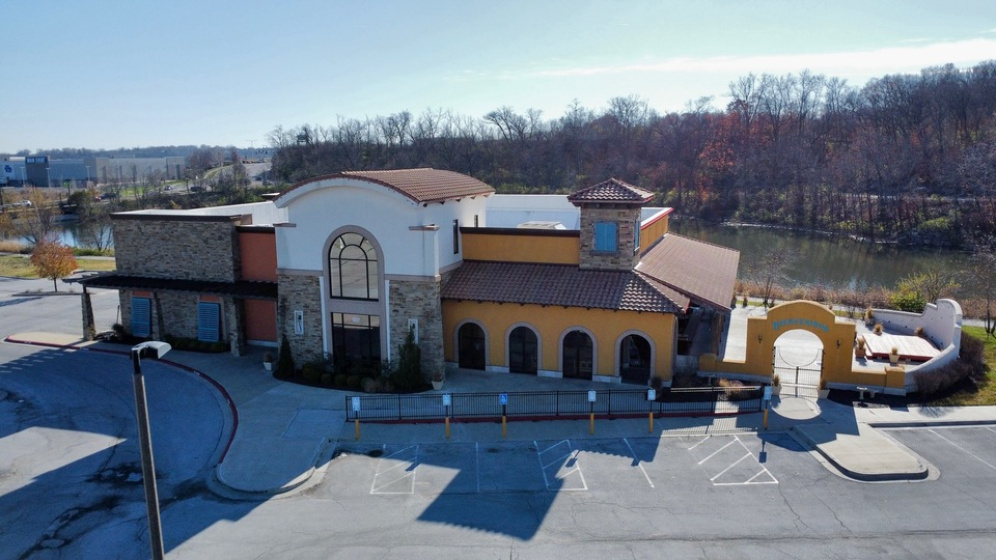 18201 Bass Pro Dr, Independence, MO 64055, ,Retail,Lease,Bass Pro Dr,1552